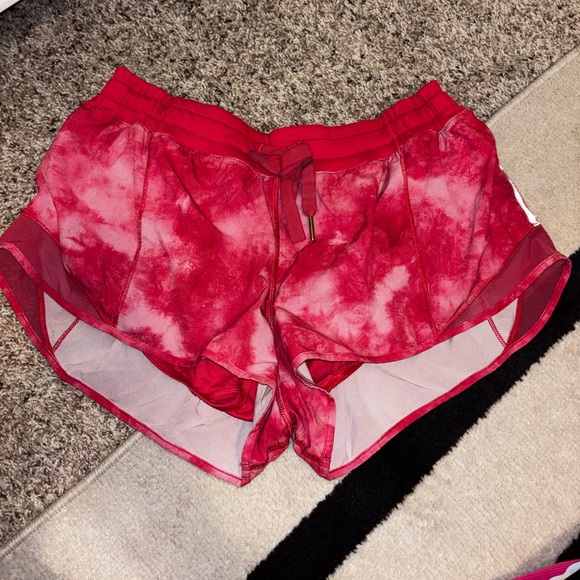 lululemon athletica Vibrant Pink tidal trip print hotty hot 2.5 inseam Shorts - Picture 2 of 4